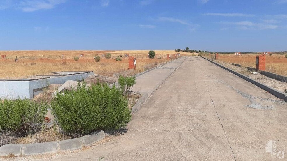 Calle de Mediterráneo, 3, Villanueva de la Torre, Guadalajara for sale - Building Photo - Image 2 of 4