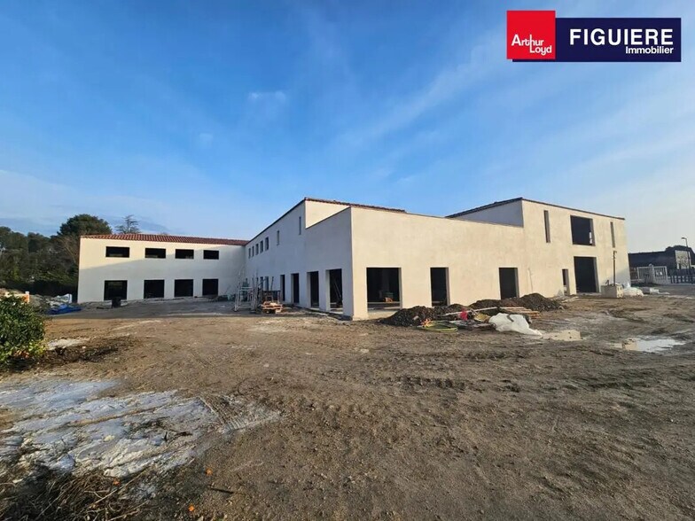 Office in Pélissanne for lease - Building Photo - Image 1 of 9