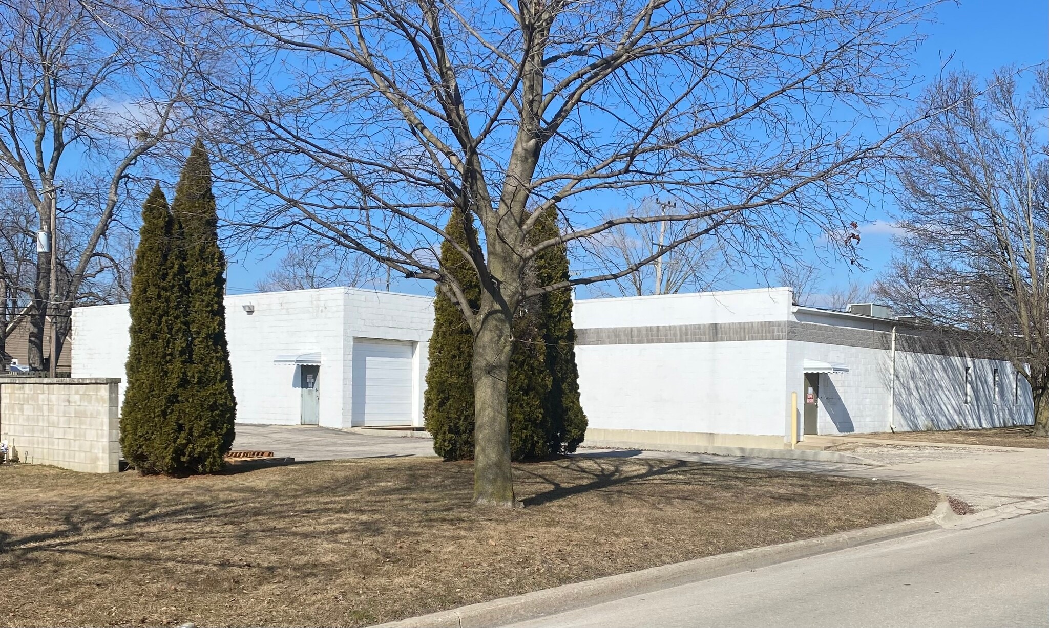 11,360 sf Industrial + .5 Acre Lot portfolio of 2 properties for sale on LoopNet.com Primary Photo- Image 1 of 24