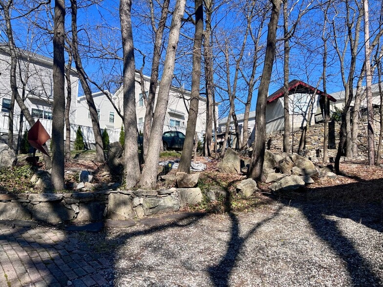 18 Highland Rd, Stamford, CT for sale - Building Photo - Image 2 of 11