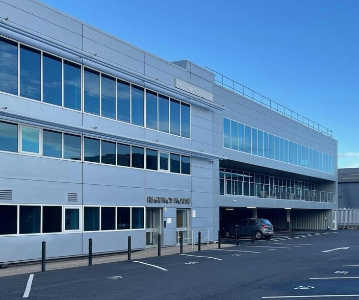 1 Miles Road, Basildon for lease - Building Photo - Image 1 of 8