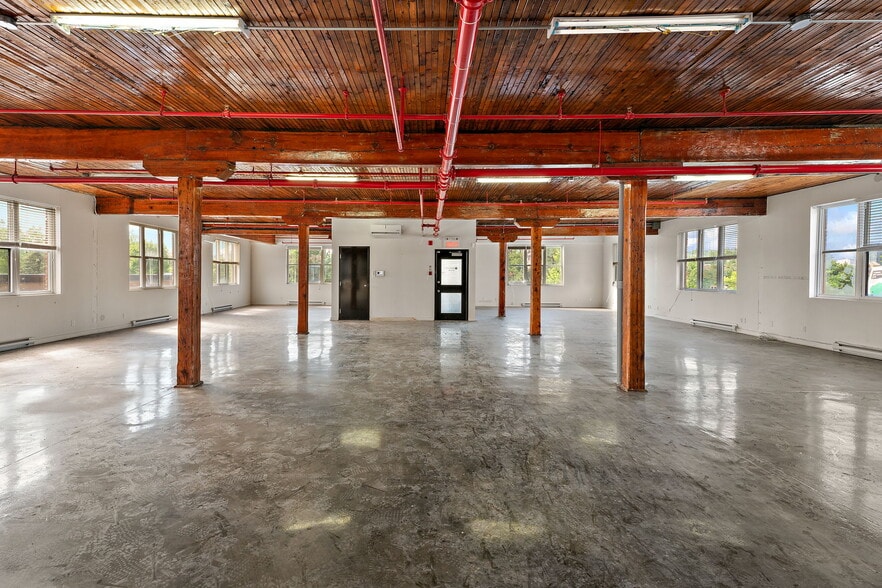 5010 Rue Saint-Patrick, Montréal, QC for lease - Building Photo - Image 2 of 19