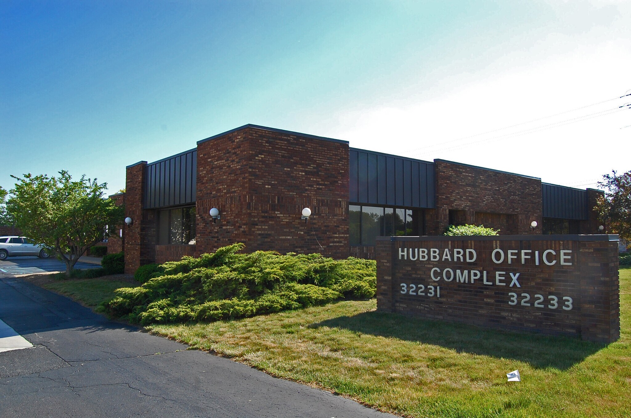 32231 Schoolcraft Rd, Livonia, MI for lease Building Photo- Image 1 of 6