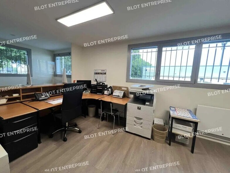 Flex in Cesson-Sévigné for lease - Interior Photo - Image 1 of 8