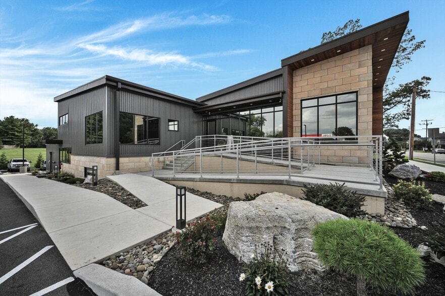 742 E Main St, Annville, PA for lease - Primary Photo - Image 1 of 11