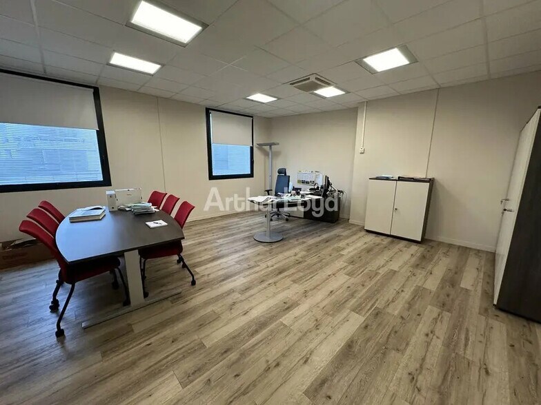 Office in Reims for lease - Interior Photo - Image 2 of 6