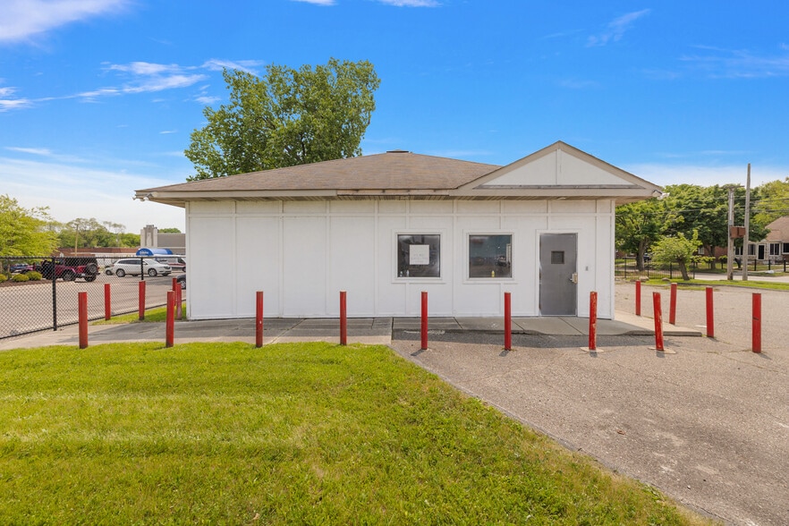 11600 Kelly Rd, Detroit, MI for sale - Building Photo - Image 3 of 12