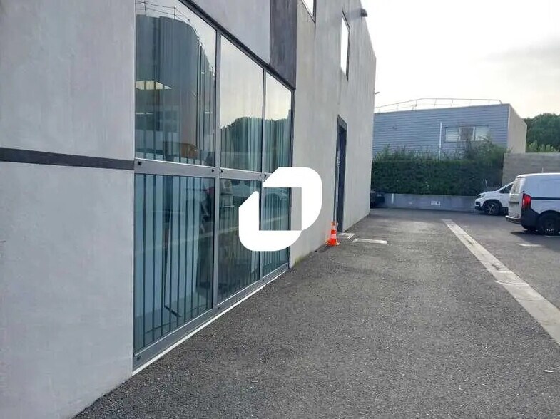 Office in Mauguio for lease - Building Photo - Image 2 of 22