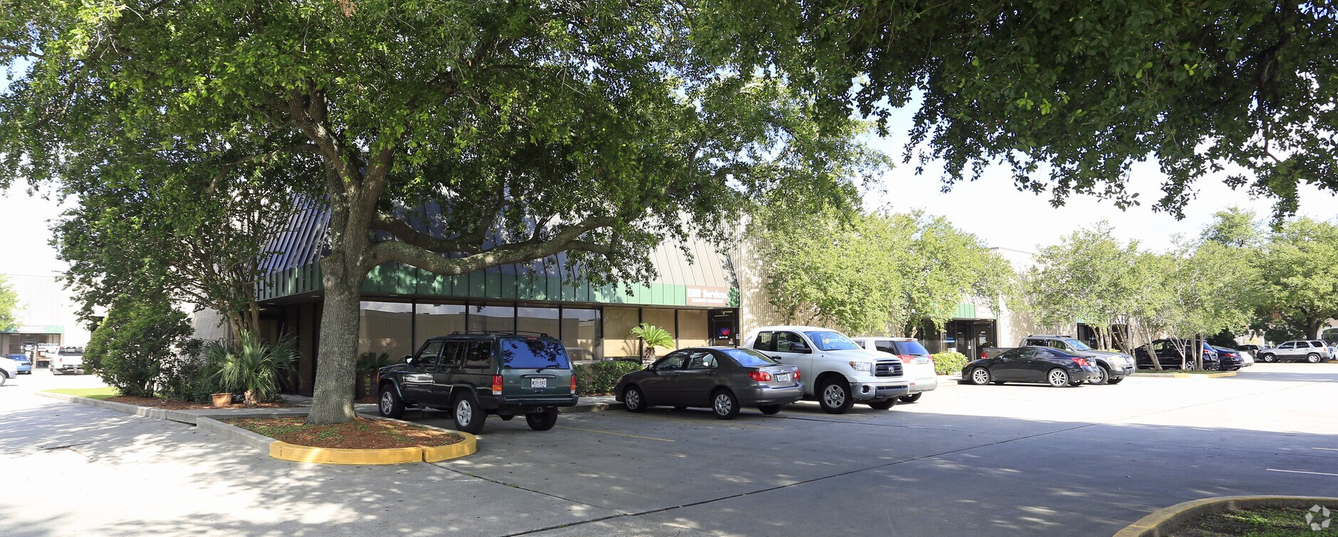 660 Distributors Row, New Orleans, LA 70123