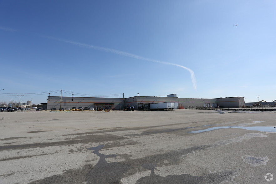 2243 Sheppard Av W, Toronto, ON for sale - Primary Photo - Image 1 of 1