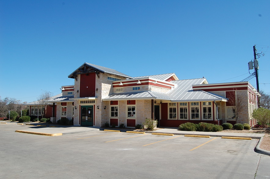 518 E Main St, Fredericksburg, TX for lease - Primary Photo - Image 1 of 1