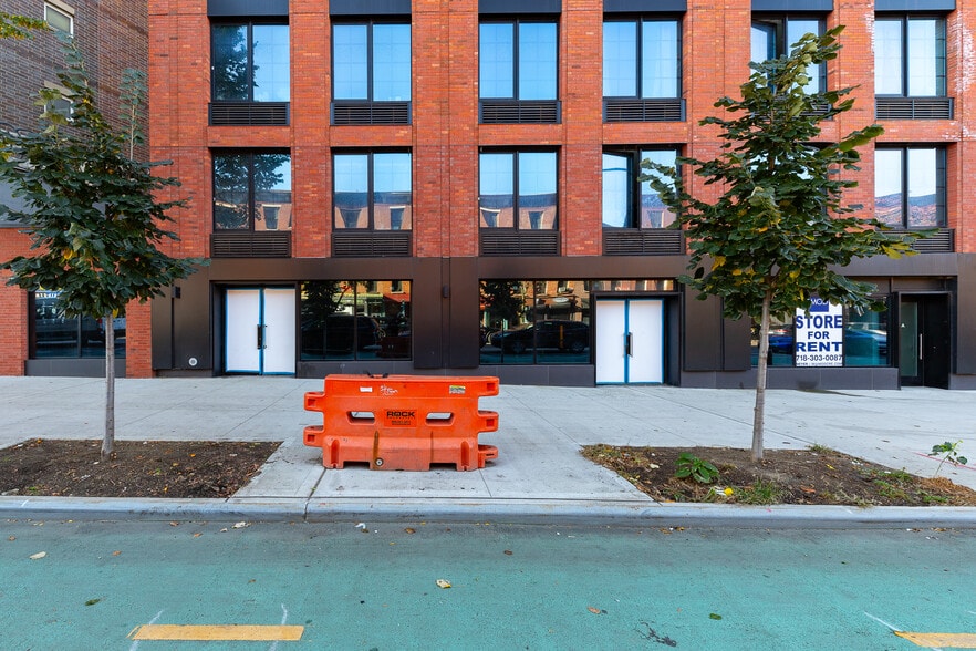 40 Bruckner Blvd, Bronx, NY for lease - Building Photo - Image 3 of 44