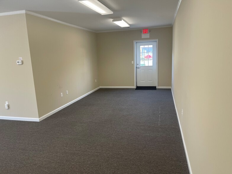 420 County Road 513, Califon, NJ for lease - Interior Photo - Image 3 of 4