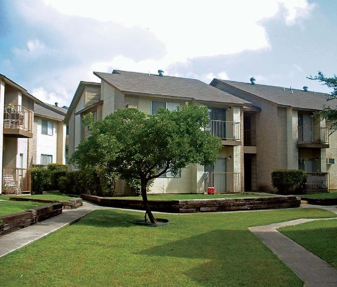 1474 Hillcrest Dr, San Antonio, TX 78228