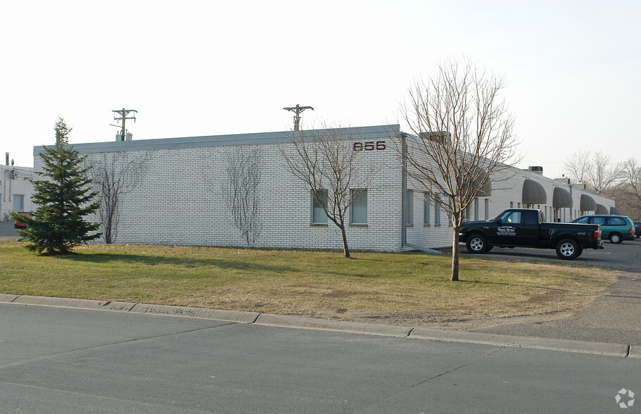 855 SW 3rd St, New Brighton, MN for lease - Primary Photo - Image 1 of 3