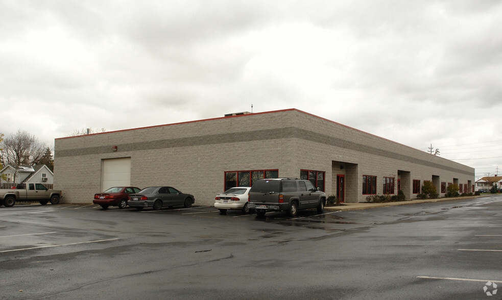 24700 Aurora Rd, Bedford Heights, OH for lease - Building Photo - Image 3 of 4