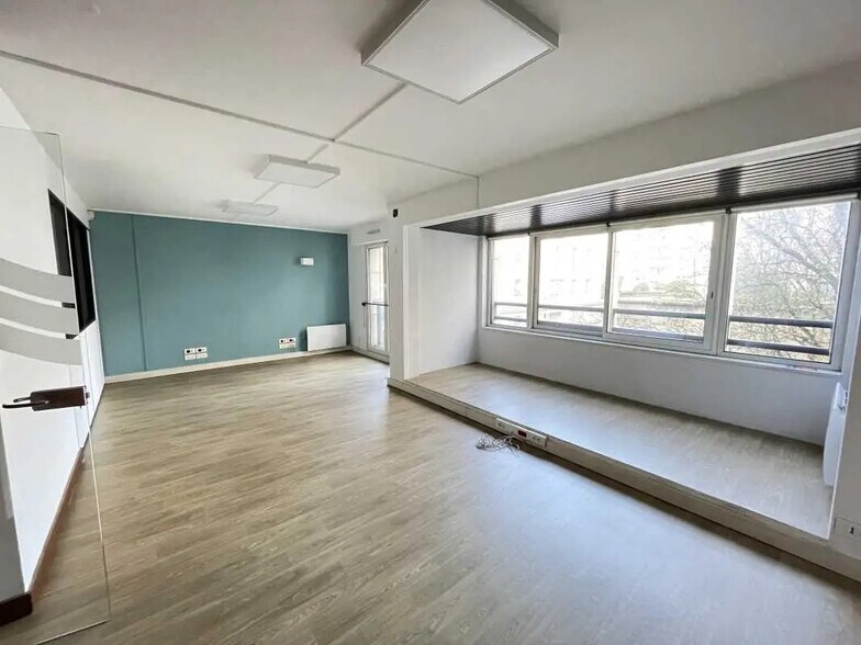 3 Place Commandant Jean L'Herminier, Nantes for lease - Interior Photo - Image 3 of 7