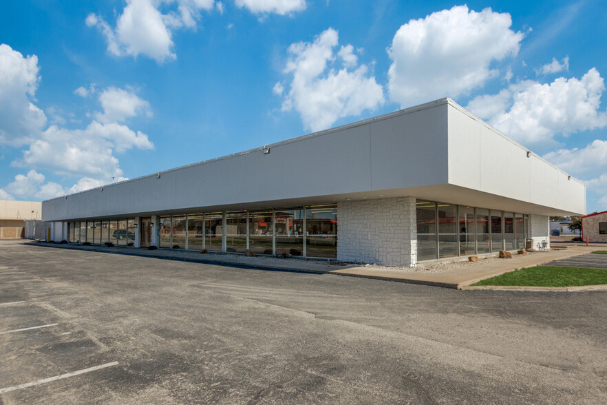 12925 Lyndon B Johnson Fwy, Garland, TX for lease - Building Photo - Image 2 of 18