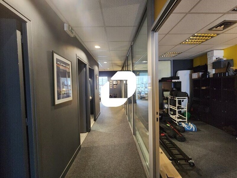 Office in Versailles for lease - Interior Photo - Image 1 of 10