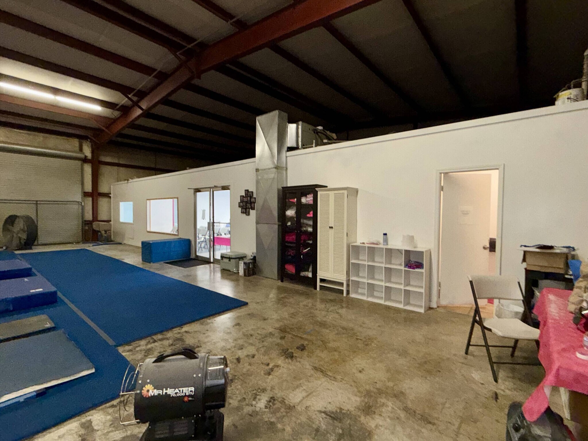 695 N Varnell Rd, Tunnel Hill, GA for lease Interior Photo- Image 1 of 3