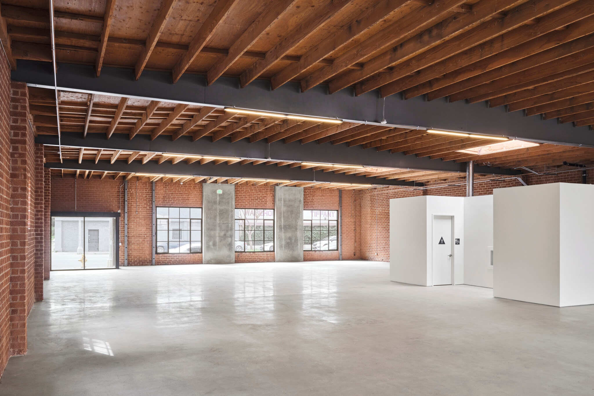 4005 W Jefferson Blvd, Los Angeles, CA for lease Interior Photo- Image 1 of 4