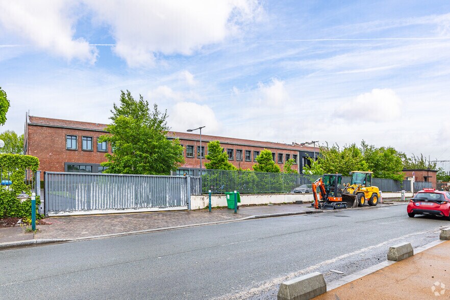 Flex in Gennevilliers for lease - Building Photo - Image 2 of 2