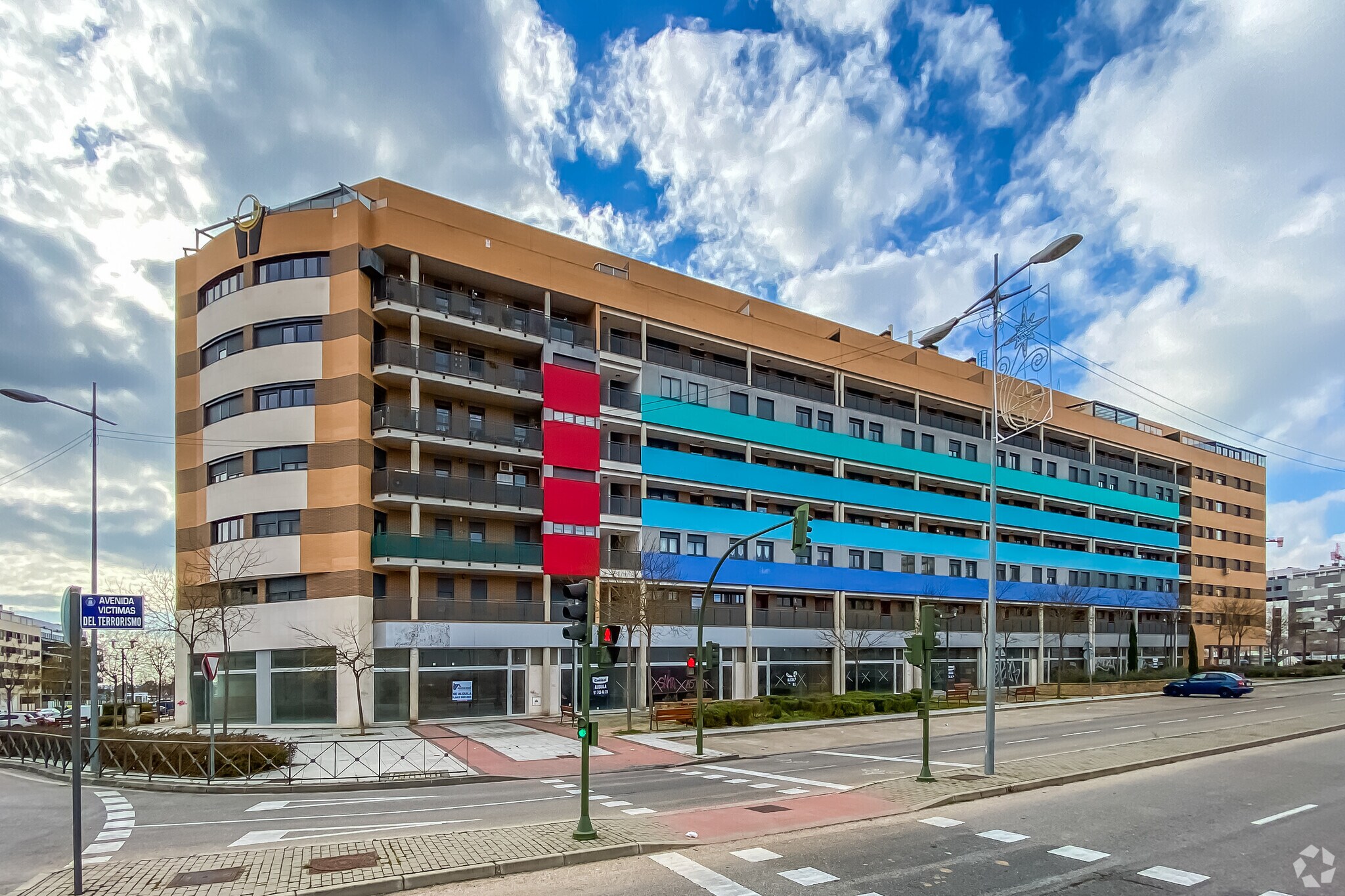 Calle Avenida Víctimas del Terrorismo, 5, Alcalá de Henares, Madrid for sale Primary Photo- Image 1 of 1
