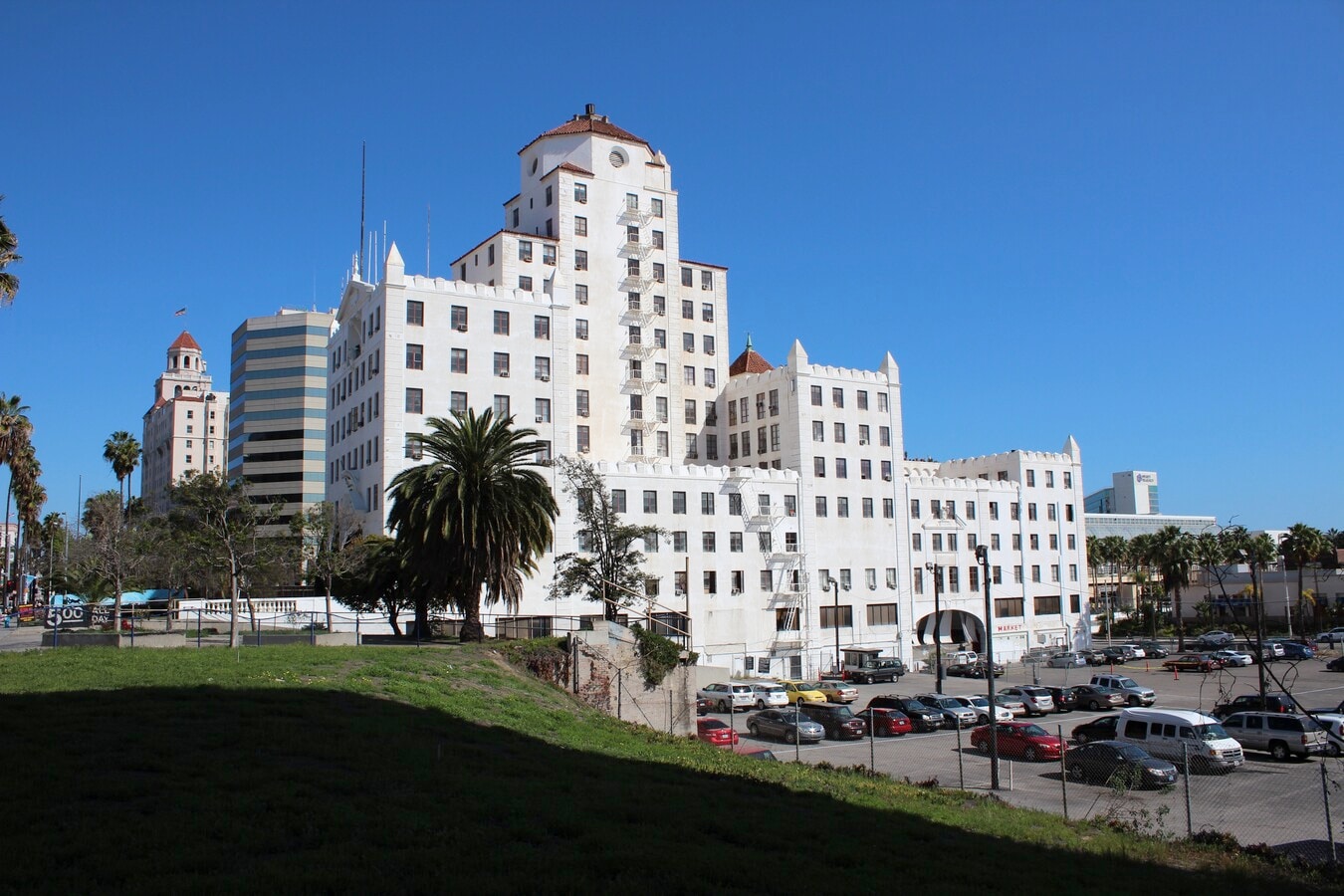 110 W Ocean Blvd, Long Beach, CA 90802 Ocean Center Apartments