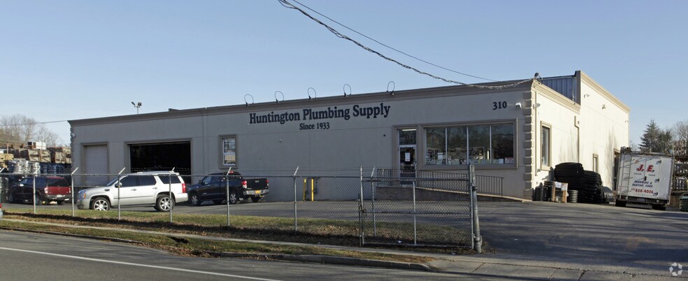 310 Broadway, Huntington Station, NY for sale - Primary Photo - Image 1 of 1
