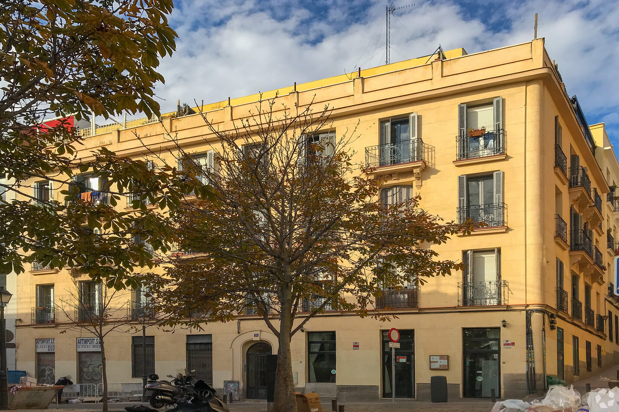 Calle Mira el Sol, 20, Madrid, Madrid for sale Primary Photo- Image 1 of 3