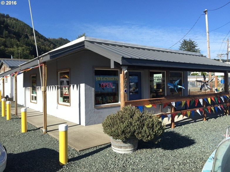 906 Garibaldi Ave, Garibaldi, OR 97118