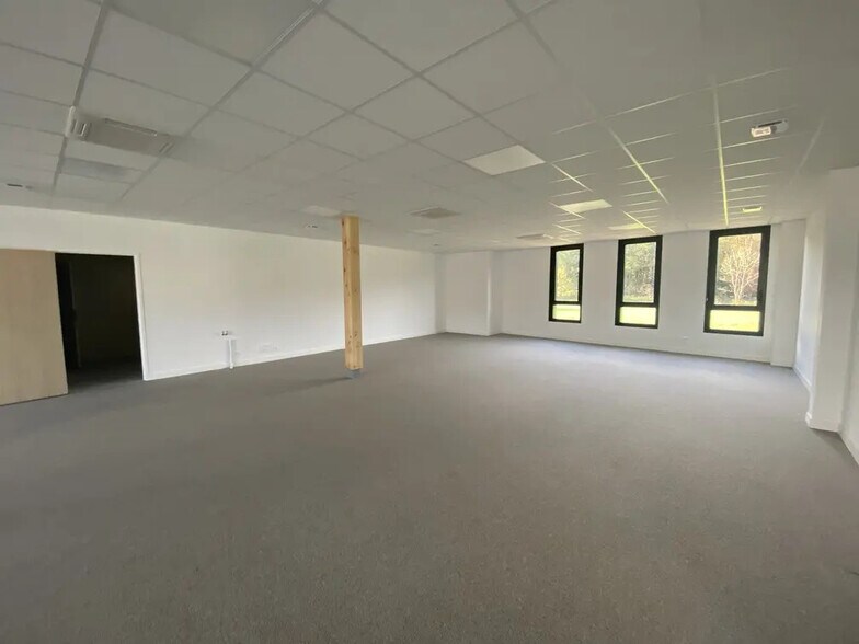 Office in Le Bignon for sale - Interior Photo - Image 2 of 5