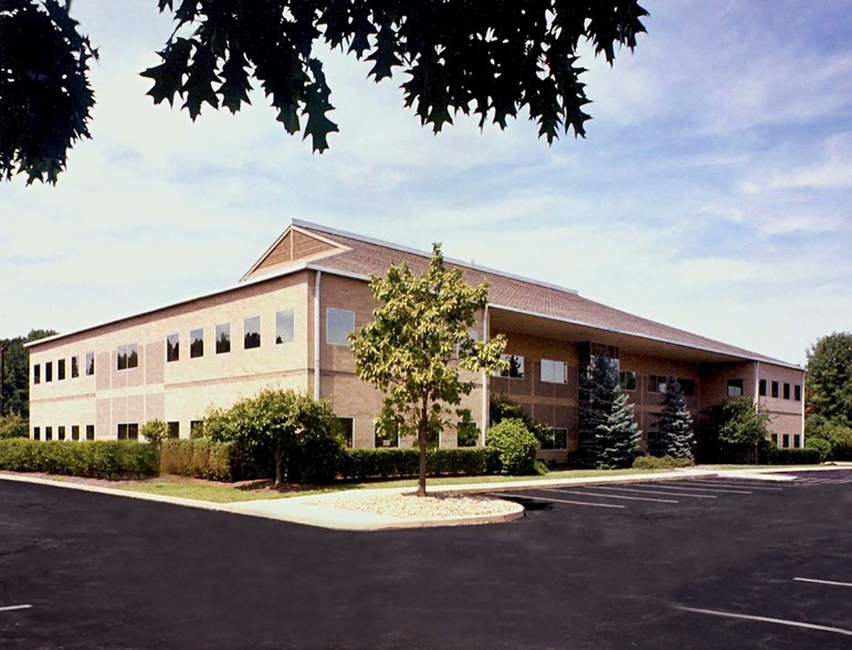 2000 Aerospace Pky, Brook Park, OH for lease - Building Photo - Image 2 of 2