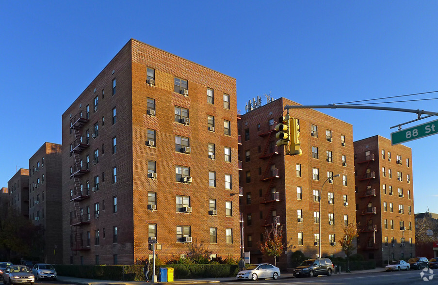 88-09 Northern Blvd, Jackson Heights, Ny 11372 