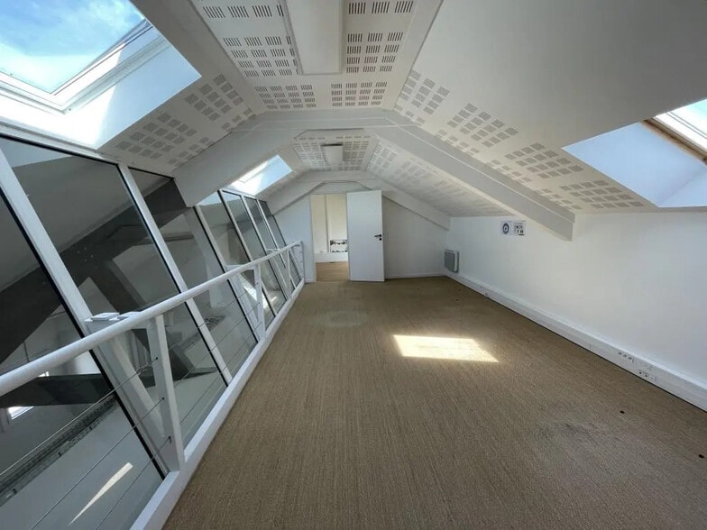 3 Rue Emile Péhant, Nantes for lease - Interior Photo - Image 1 of 10