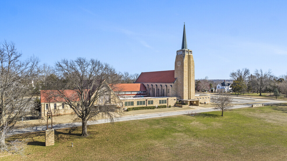 1505 E Grand Ave, Ponca City, OK for sale - Building Photo - Image 1 of 5