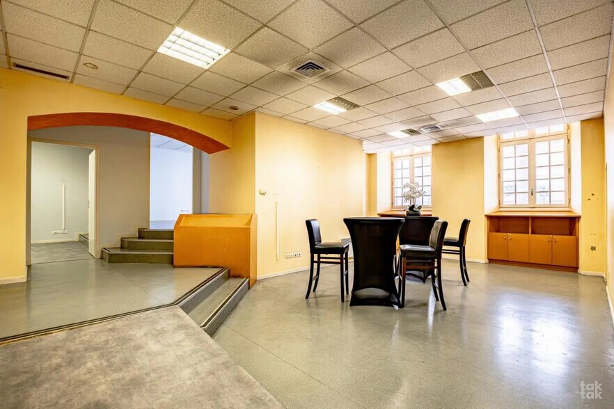 Office in Montauban for lease - Interior Photo - Image 2 of 2
