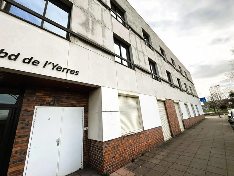 Office in Évry-Courcouronnes for sale - Building Photo - Image 2 of 12