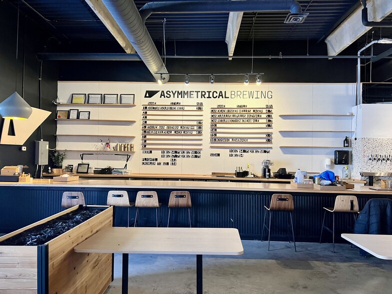 11817 105th Ave, Edmonton, AB for lease - Interior Photo - Image 2 of 11