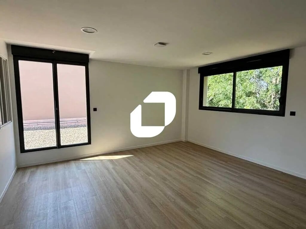 Location Bureaux 168 m² - Photo 1