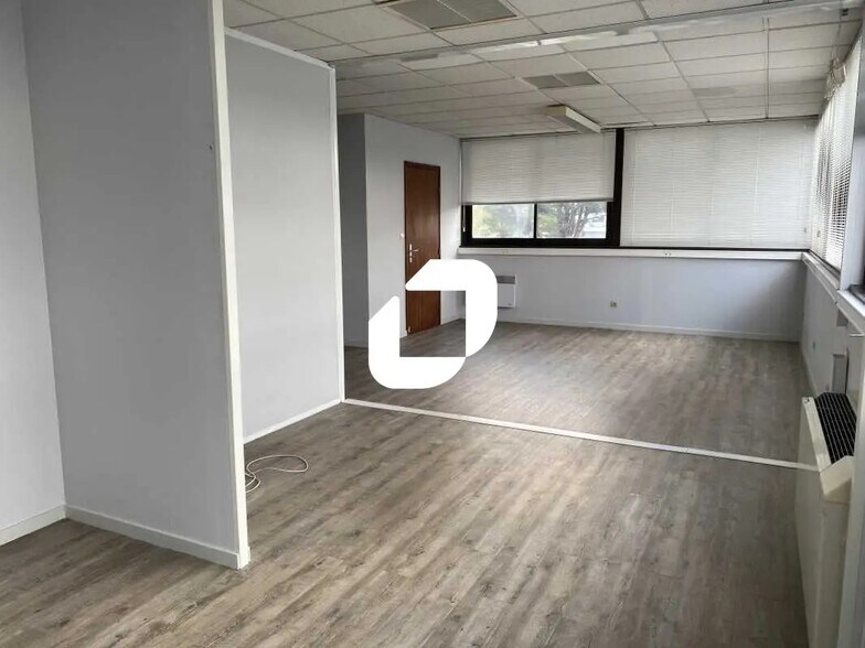 Office in Mérignac for lease - Interior Photo - Image 3 of 11