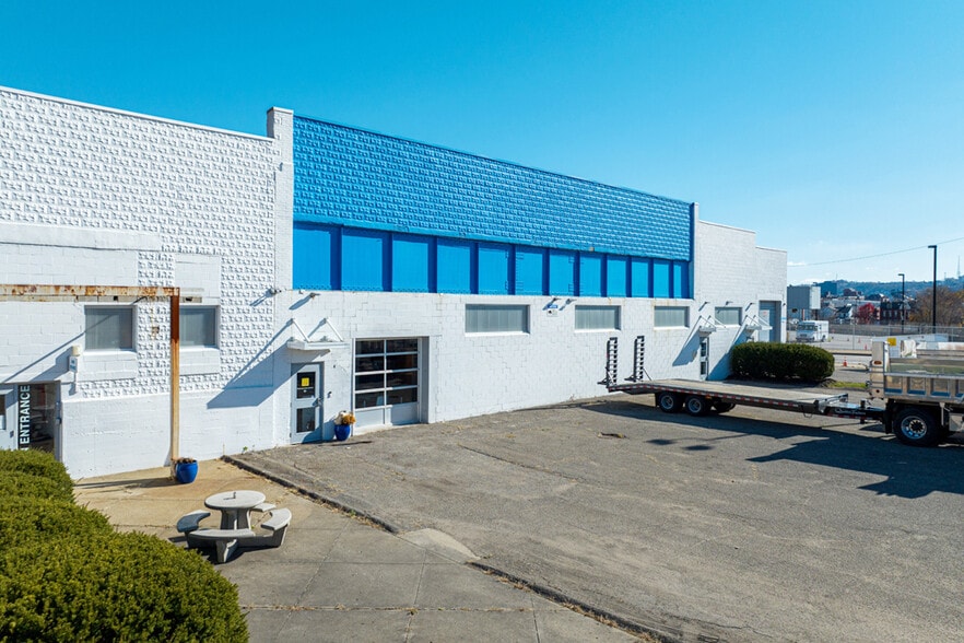 1000 California Ave, Pittsburgh, PA for lease - Building Photo - Image 3 of 9