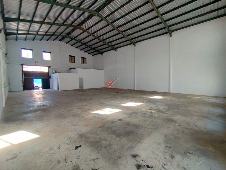Industrial in Cuenca, Cuenca for lease - Interior Photo - Image 2 of 14