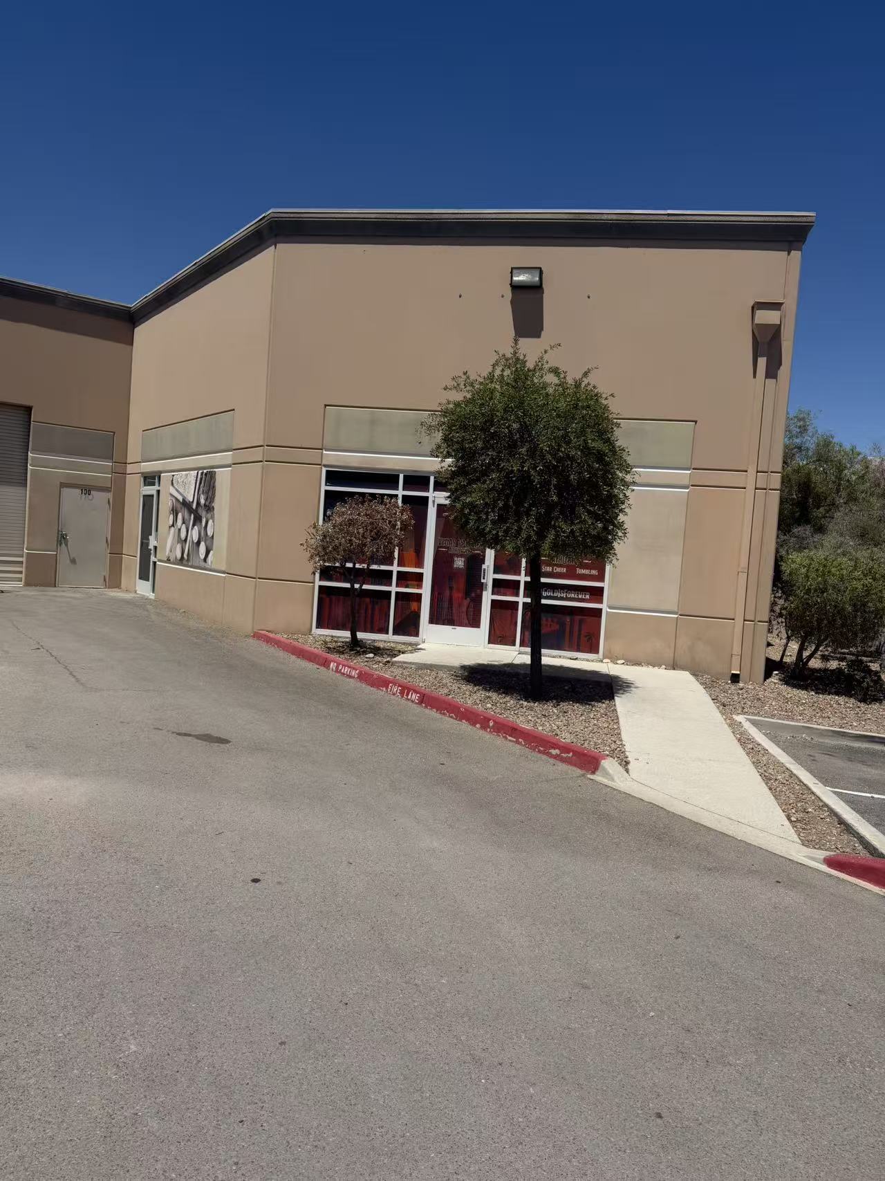 6635 S Tenaya Way, Las Vegas, NV for lease Interior Photo- Image 1 of 11