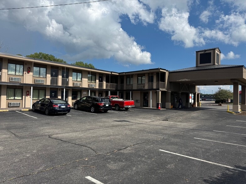 4201 US 41, Evansville, IN for sale - Building Photo - Image 1 of 11