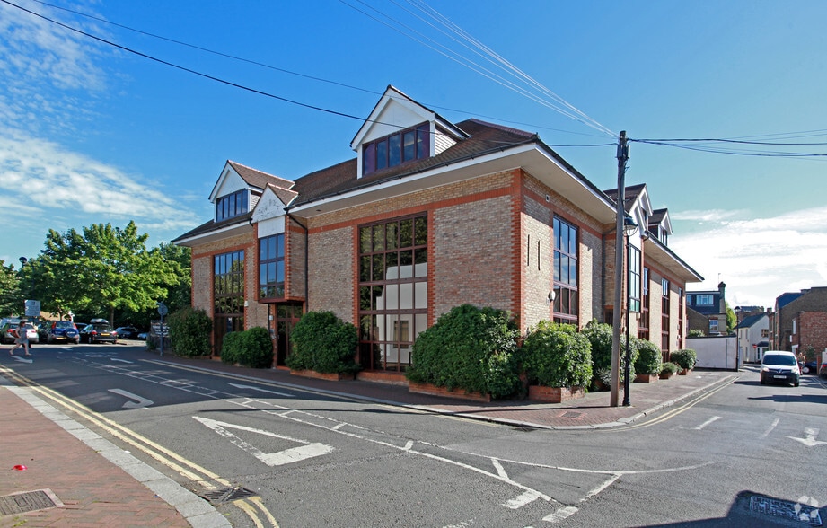 94 Holly Rd, Twickenham for sale - Primary Photo - Image 1 of 1