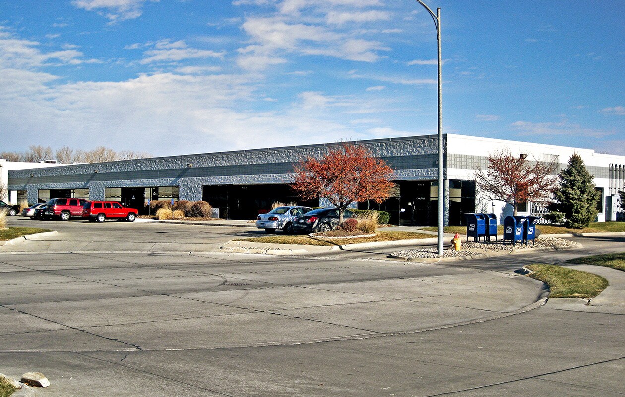 14216 Dayton Cir, Omaha, NE 68137