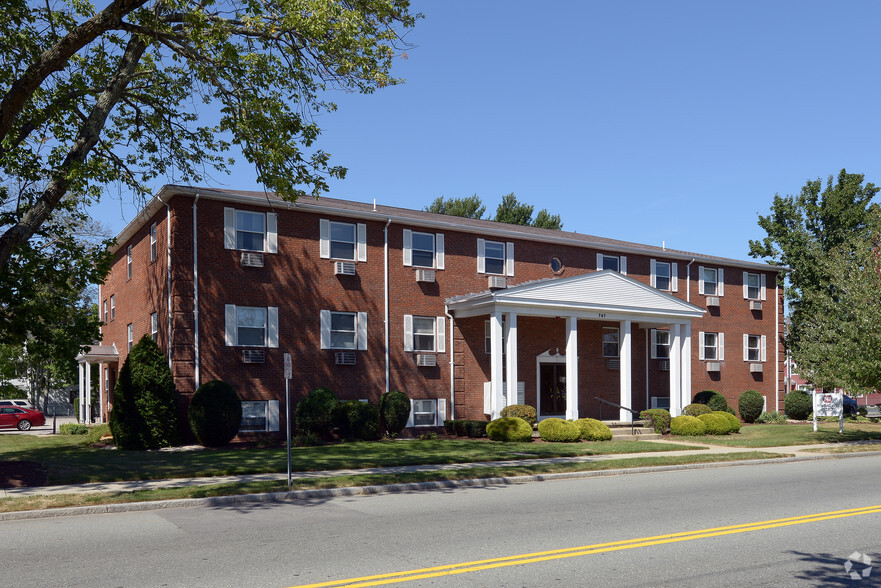 747 Pontiac Ave, Cranston, RI for sale - Primary Photo - Image 1 of 1