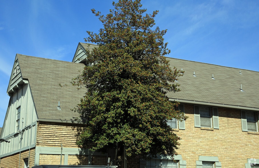 2217 E 59th St, Tulsa, OK for sale - Building Photo - Image 2 of 6
