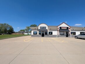 407 S 4th St, Dunlap, IL for sale Interior Photo- Image 1 of 21
